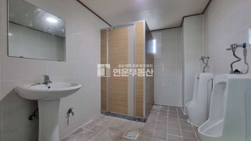 남성화장실 사진 13